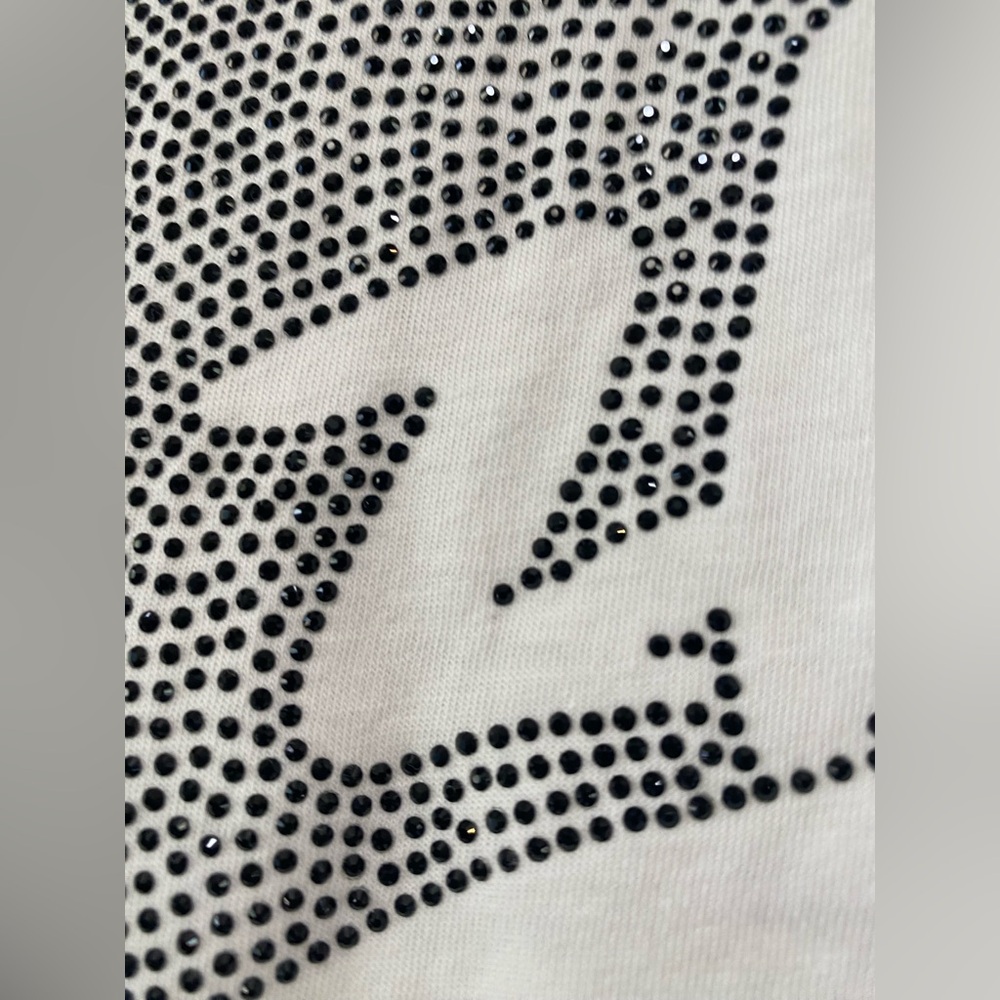 Zadig & Voltaire Women’s Ivory Big Heart with Black Rhinestones T-Shirt Sz L NWT - Picture 2 of 7